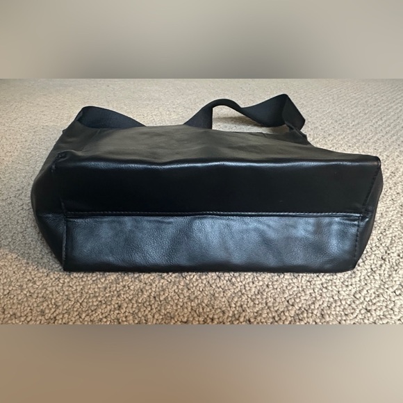 Calvin Klein Fragrances tote, faux leather - Picture 4 of 8